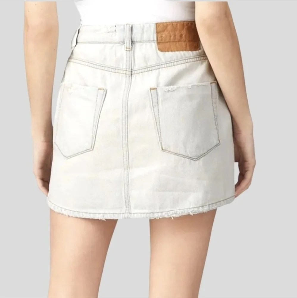 One Teaspoon Brando 2020 Button‎ Fly Lightly Distressed Light Denim Mini Skirt